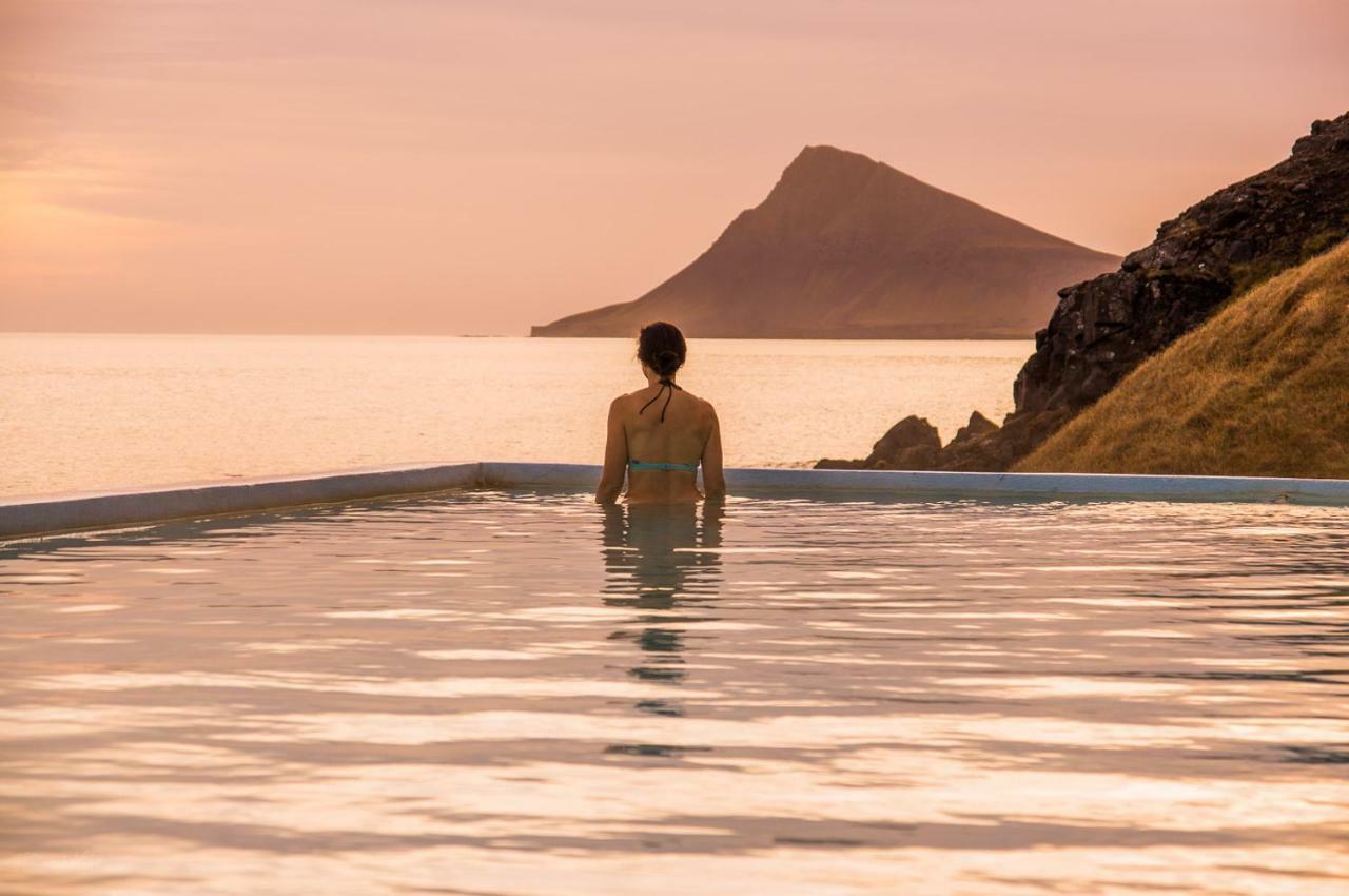 Hvammur 2 Bjarg With Private Hot Tub Drangsnes Extérieur photo